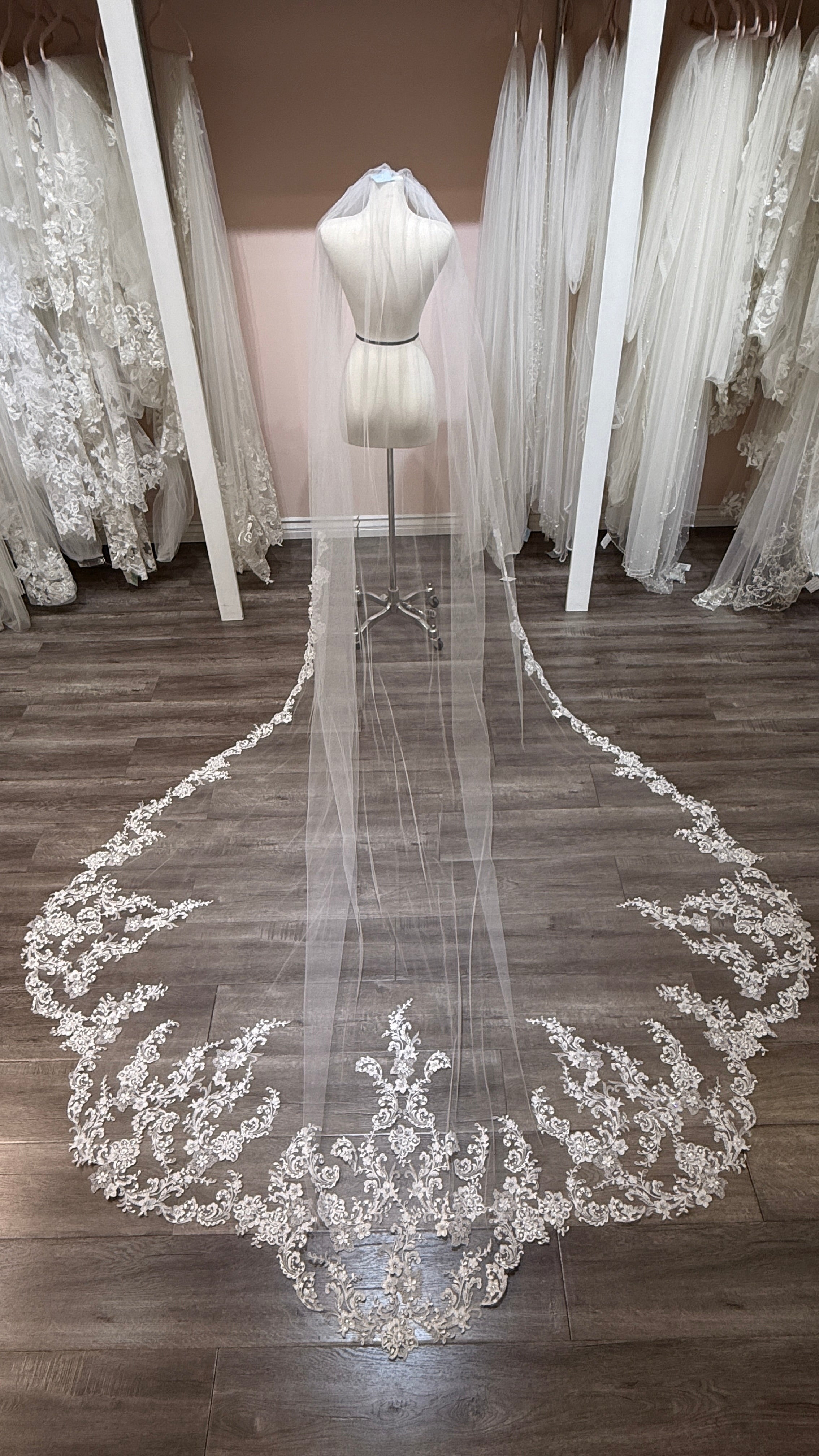 Veil 7 – Royal Accessories